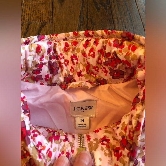 J. Crew Women’s M Pink/Purple Floral Full-Zip Puffer Vest w/Pockets - EUC! - Picture 9 of 12